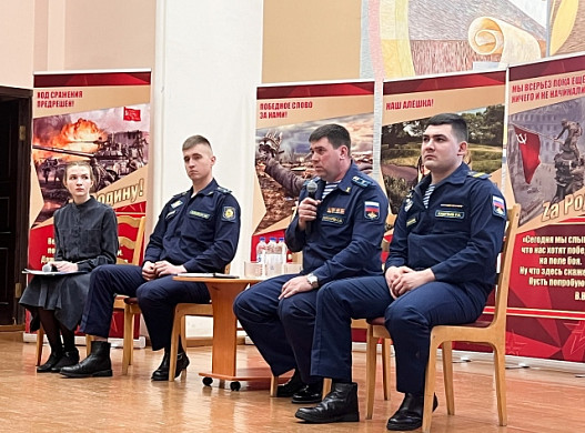 Около 400 студентов пришли на «Диалог с Героями» в Иванове